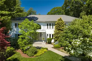 4 Jones Cir, Barrington, RI 02806 - Photo 2