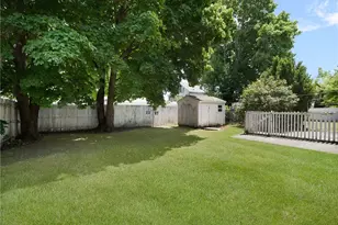 147 Tweed St, Pawtucket, RI 02861 - Photo 36