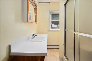 147 Tweed St, Pawtucket, RI 02861 - Photo 12