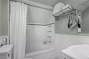 8 Sanford St, Newport, RI 02840 - Photo 18
