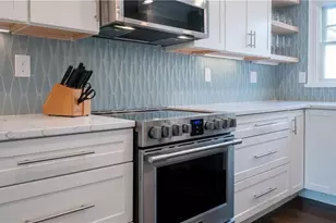 118 Ruggles Ave, Newport, RI 02840 - Photo 18