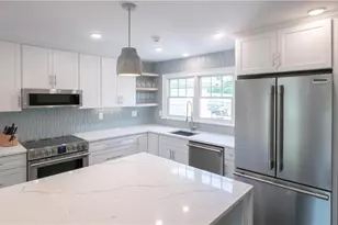 118 Ruggles Ave, Newport, RI 02840 - Photo 16