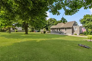37 Reservoir Rd, Middletown, RI 02842 - Photo 32