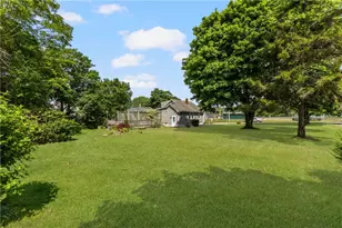 37 Reservoir Rd, Middletown, RI 02842 - Photo 34