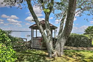 129 Seaside Dr, Jamestown, RI 02835 - Photo 10