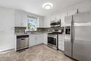 37 Ridgeway Dr, Warren, RI 02885 - Photo 4