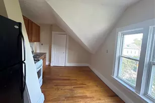 1018 Cranston St, Cranston, RI 02920 - Photo 4