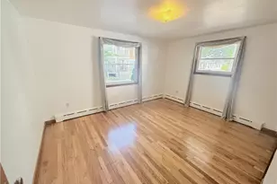 25 Thurston Ave, Newport, RI 02840 - Photo 8