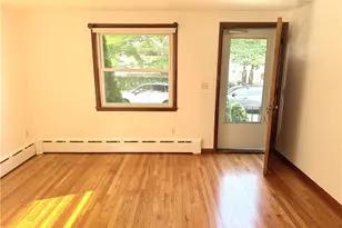 25 Thurston Ave, Newport, RI 02840 - Photo 2