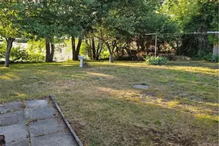 27 Clifton Ave, Coventry, RI 02816 - Photo 4