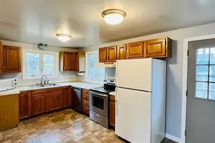 23 Butler St, Newport, RI 02840 - Photo 2