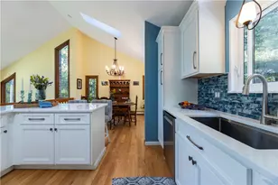 8 Robin Dr, North Kingstown, RI 02852 - Photo 10