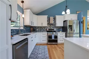 8 Robin Dr, North Kingstown, RI 02852 - Photo 12
