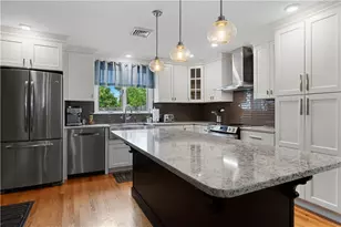 6 Varnum Ave, Bristol, RI 02809 - Photo 4