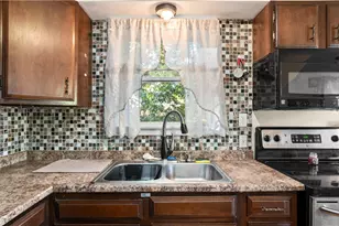59 Liverpool St, Warwick, RI 02886 - Photo 8
