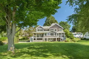 39 Shore Dr, Warren, RI 02885 - Photo 2