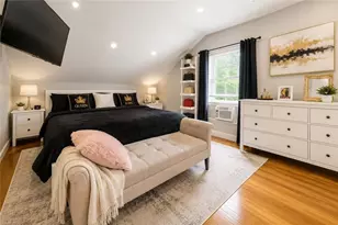 35 Sisson St, Providence, RI 02909 - Photo 8
