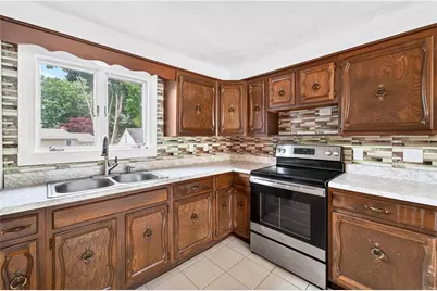 40 Cleveland Street, West Warwick, RI 02893 - Photo 8