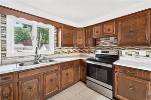40 Cleveland St, West Warwick, RI 02893 - Photo 8