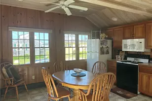 25 Champlin Ave, Narragansett, RI 02879 - Photo 4