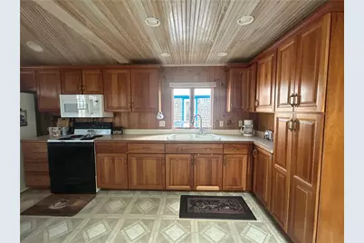 25 Champlin Avenue, Narragansett, RI 02879 - Photo 2