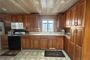 25 Champlin Ave, Narragansett, RI 02879 - Photo 2
