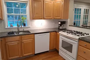 104 Peaked Rock Rd, South Kingstown, RI 02879 - Photo 4