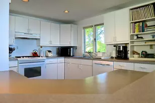 20 Thorpe Ave, Portsmouth, RI 02871 - Photo 4