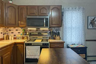 65 Bellingham St, Woonsocket, RI 02895 - Photo 12