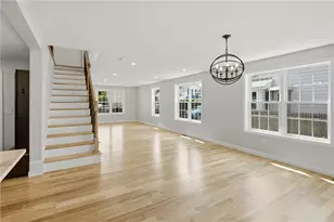 135 Owen Ave, Pawtucket, RI 02860 - Photo 8