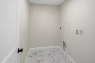 135 Owen Ave, Pawtucket, RI 02860 - Photo 32