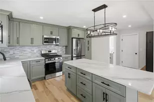 135 Owen Ave, Pawtucket, RI 02860 - Photo 10