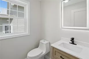 135 Owen Ave, Pawtucket, RI 02860 - Photo 14