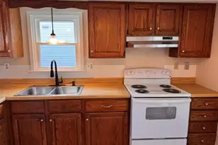32 Bowles Ct, Pawtucket, RI 02860 - Photo 2