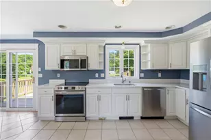 27 Charles Ave, Uxbridge, MA 01569 - Photo 6