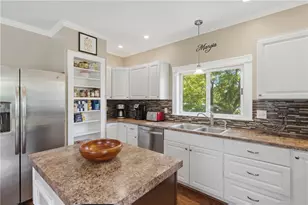 40 Greenwood Ave, Warwick, RI 02886 - Photo 6