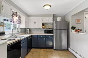 37 Platt St, Bristol, RI 02809 - Photo 8