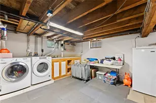 1472 Wampanoag Trl, East Providence, RI 02915 - Photo 26