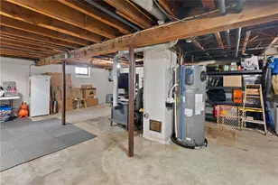 1472 Wampanoag Trl, East Providence, RI 02915 - Photo 24