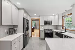 157 Tara Ln, Woonsocket, RI 02895 - Photo 2