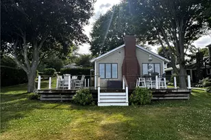 25 Bayside Ave, Portsmouth, RI 02871 - Photo 2