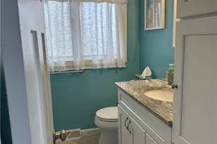 25 Bayside Ave, Portsmouth, RI 02871 - Photo 12