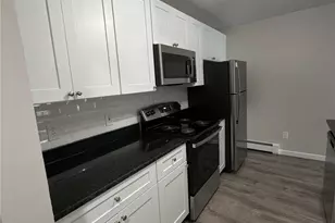 3 Admiralty Dr, Middletown, RI 02842 - Photo 2