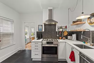 206 Rochambeau Ave, Providence, RI 02906 - Photo 18