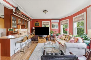 271 Highland Ave, Providence, RI 02906 - Photo 10