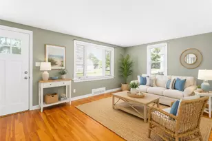 39 Gloria St, Pawtucket, RI 02861 - Photo 2
