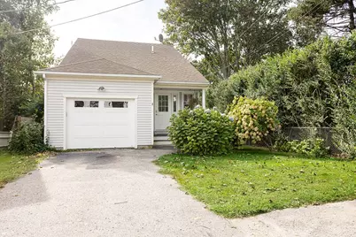 66 Center Avenue, Middletown, RI 02842 - Photo 2