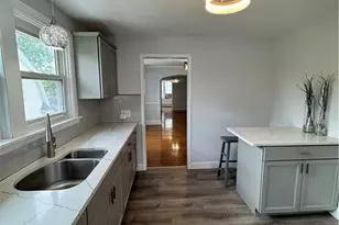 101 Rutherglen Ave, Providence, RI 02907 - Photo 6