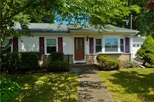 23 Edendale Dr, Lincoln, RI 02865 - Photo 2