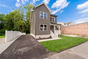 31 Tucker St, Warwick, RI 02886 - Photo 2